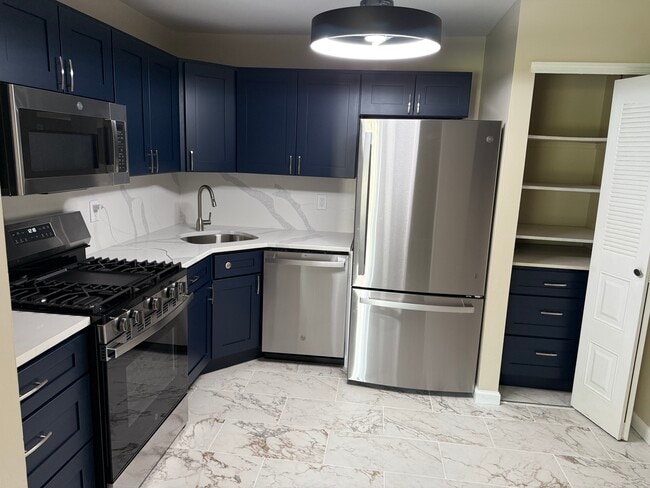 Building Photo - 82 Chambord Ct Unit 82