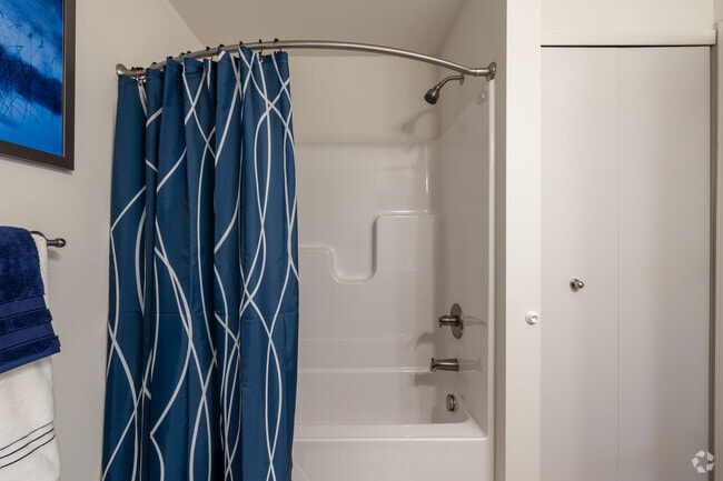 2BR, 1BA - 960SF - Bathroom