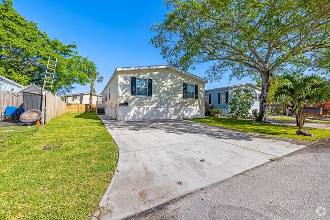 Building Photo - 10503 Marina Way Rental