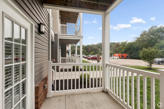 Sierra 1BR, 1BA - 847SF - Balcony