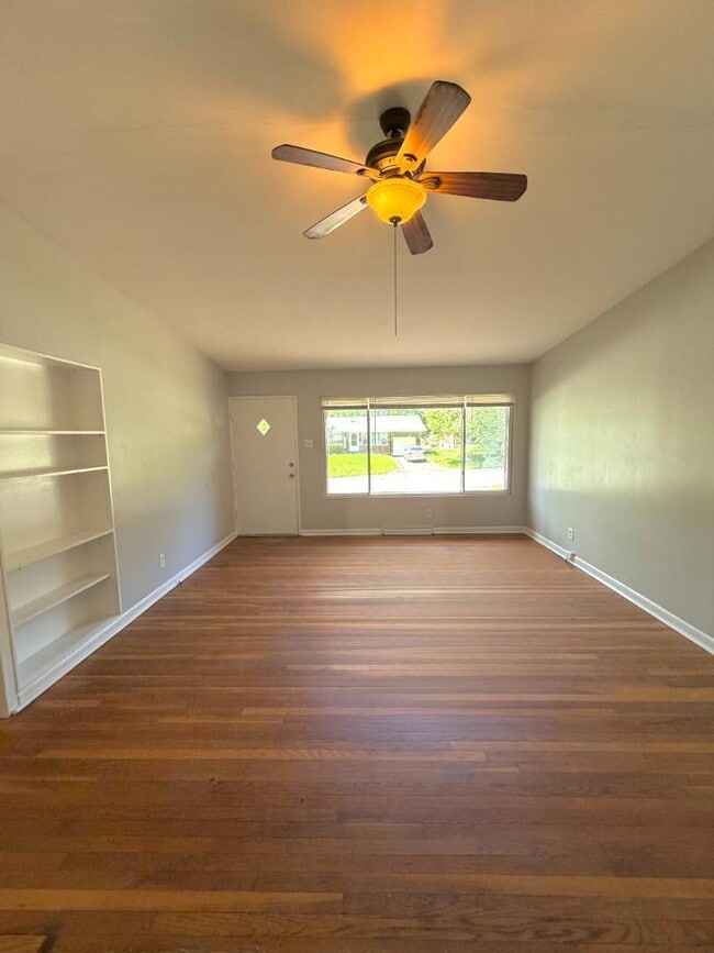 Photo - 2415 Castle Dr
