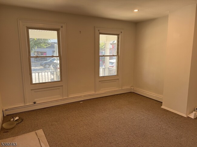Photo - 54 W Somerset St
