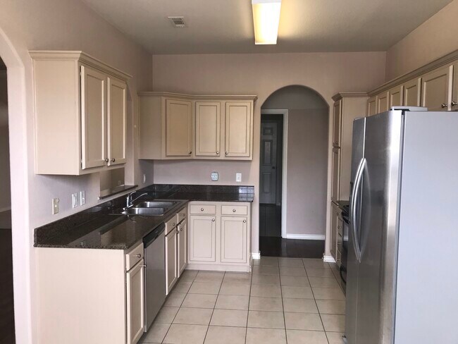 Photo - 460 Novarra Dr