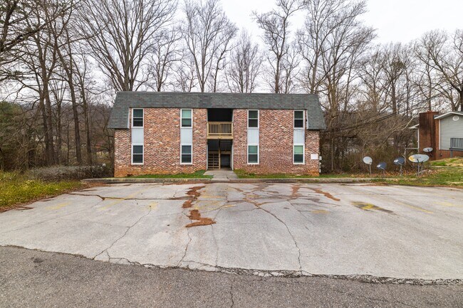2817 Colt Dr NE