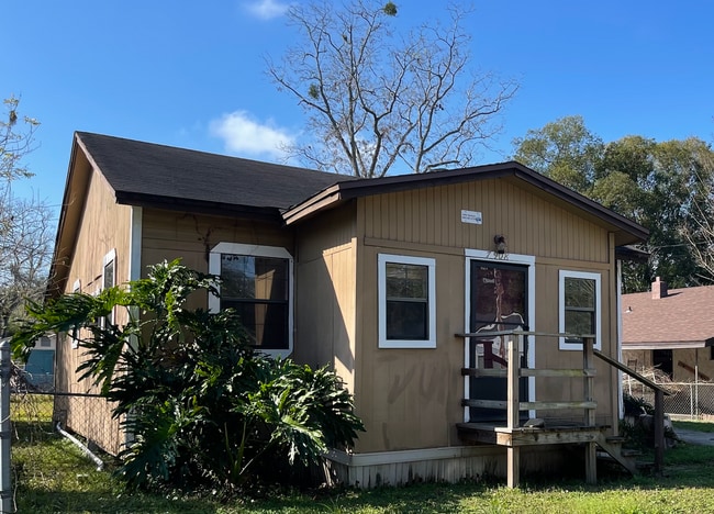 Building Photo - 7908 Siskin Avenue