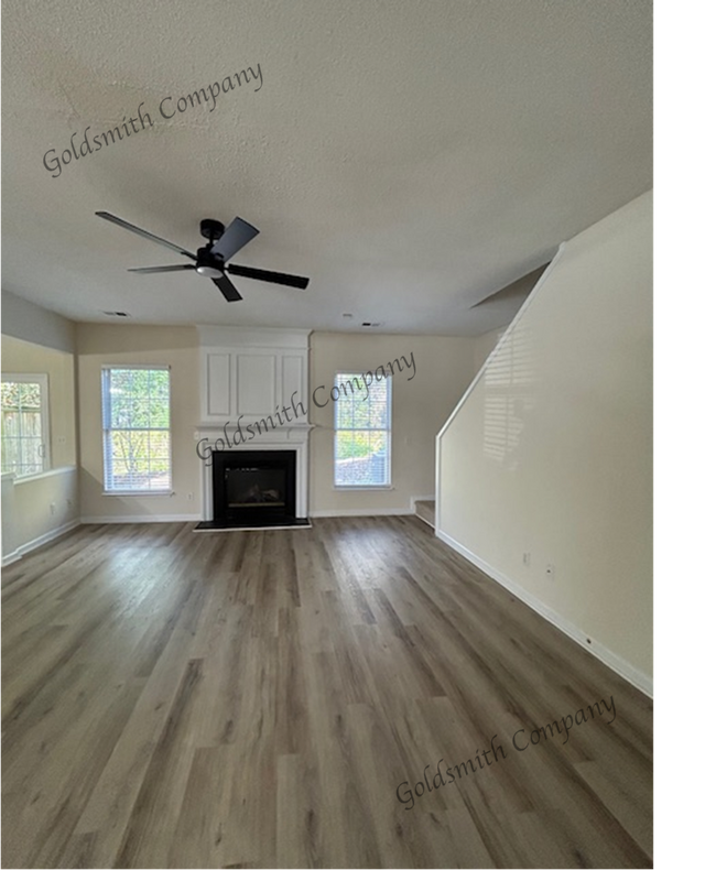 Photo - 815 Weybourne Dr