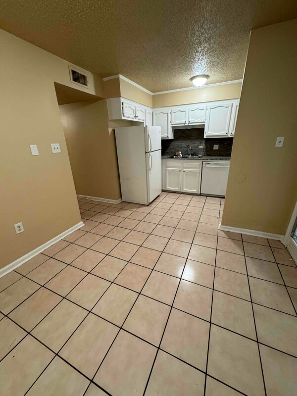 Photo - 40468 W Hernandez Ave Apartment