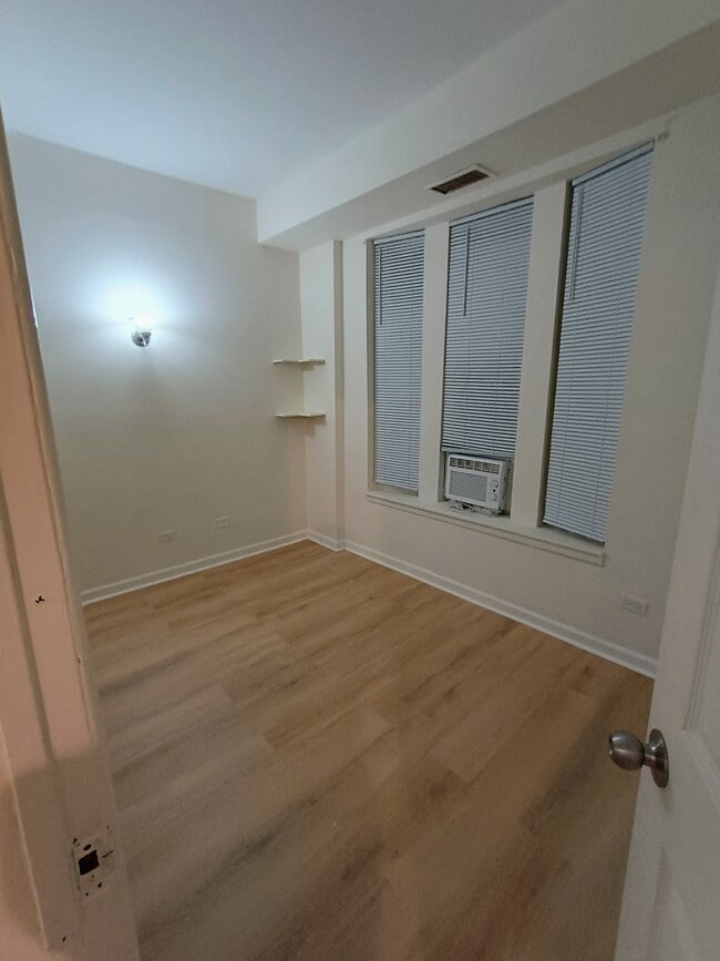 Photo - 2517 W Division St Unit 2nd fl front