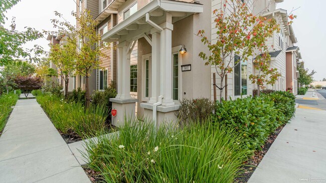 Photo - 301 Jetty Dr