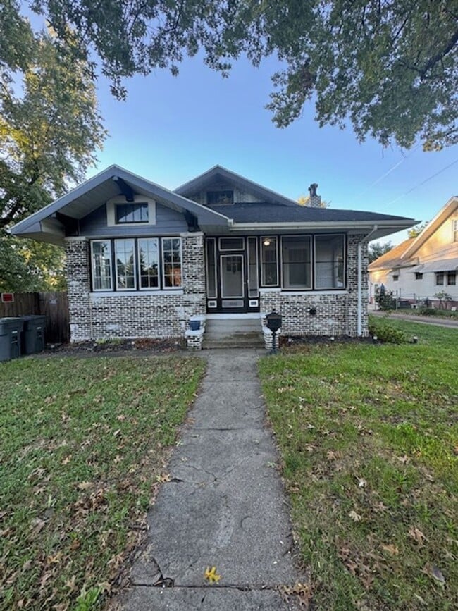 Photo - 1041 E Mulberry St House