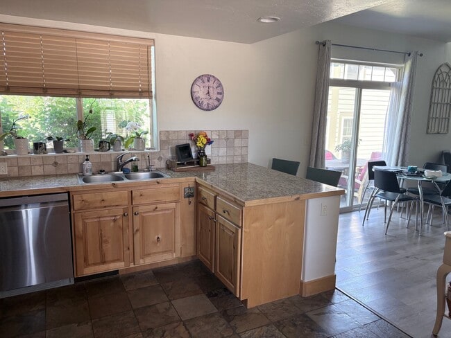 Photo - 6078 N Fox Pointe Cir