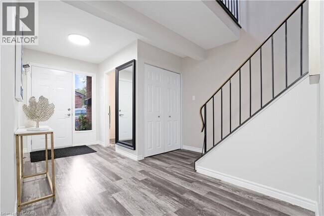 Photo - 770 Fanshawe Park Rd E