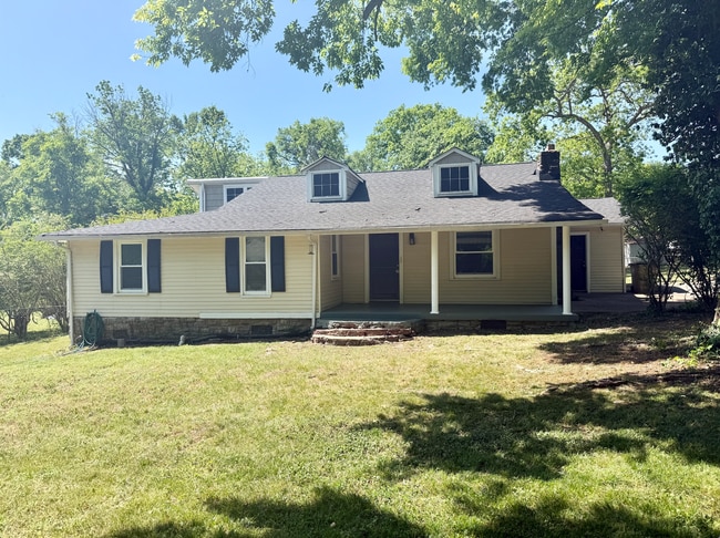 Building Photo - 3 Bedroom 2 Bath Madison Charmer $1900/Mo