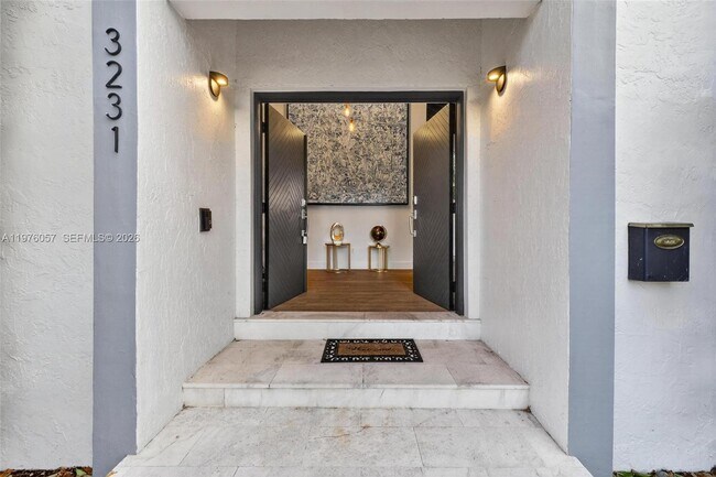 Photo - 3231 Salzedo St