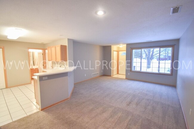 Photo - Beautiful 2 bedroom, 2 bath Town house in West Des Moines