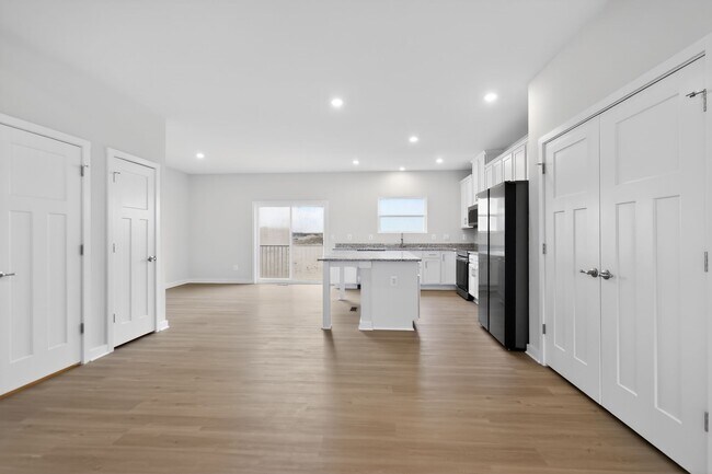 Photo - 43 Elmiraj Ct