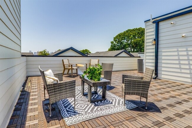 Building Photo - 5633 Live Oak St Unit 103