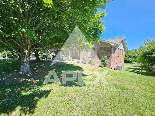 Photo - Renovated - 2 Bd 2.5 Ba Townhouse Duplex w/Huge Bonus room and oversized 1-car garage in West Kno...