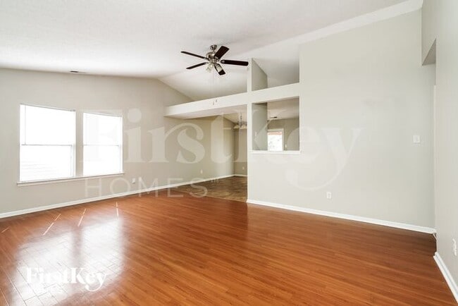 Photo - 7433 Redcliff Rd