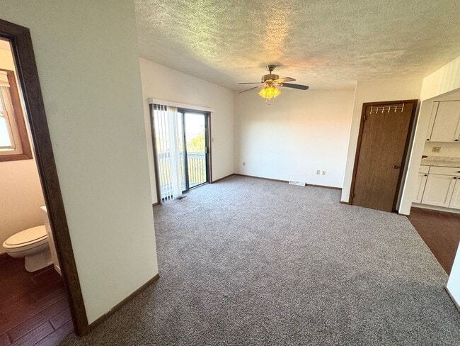 Photo - 2 Bedroom/ 1.5 Bath - New Kitchen and Carpet