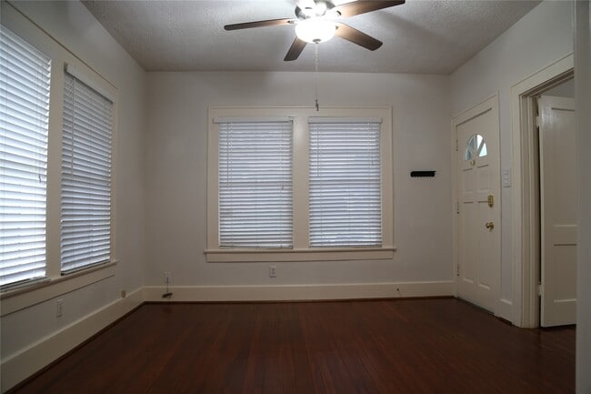 Photo - 808 Pecore St