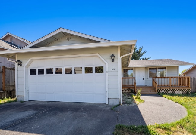 Building Photo - Pet Friendly! Spacious Ranch-Style 3 Bedroom, 1 Bathroom Home in the Heart of Fortuna