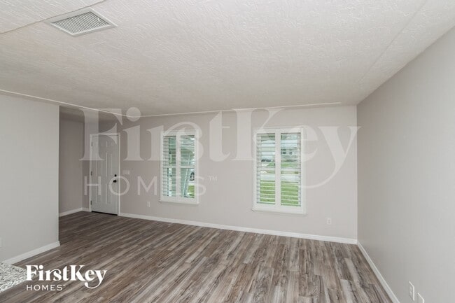 Photo - 525 Sacre Coeur Dr