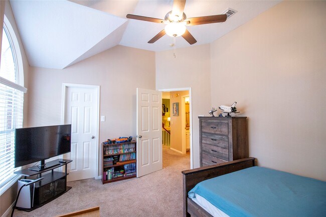 Photo - 7911 Hidden Oaks Ln
