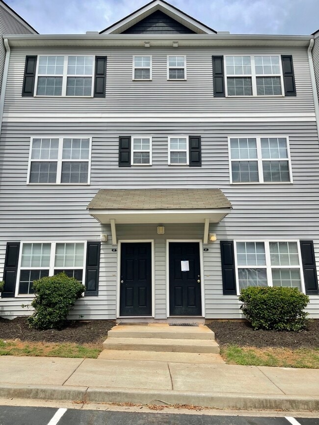 Building Photo - 128 University Village Dr Rental