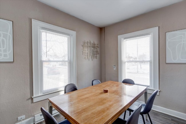 Photo - 1918 W Washington St Unidad 1