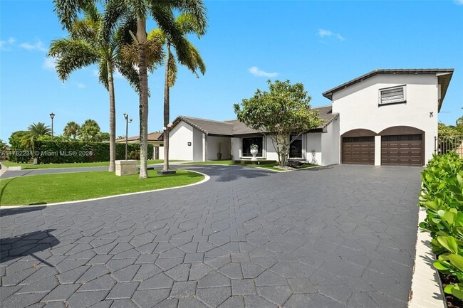 Photo - 19510 W Oakmont Dr House