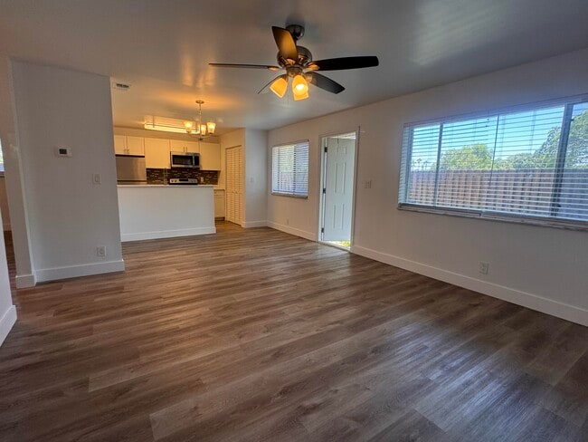 Building Photo - 717 Tiffany Dr W Rental