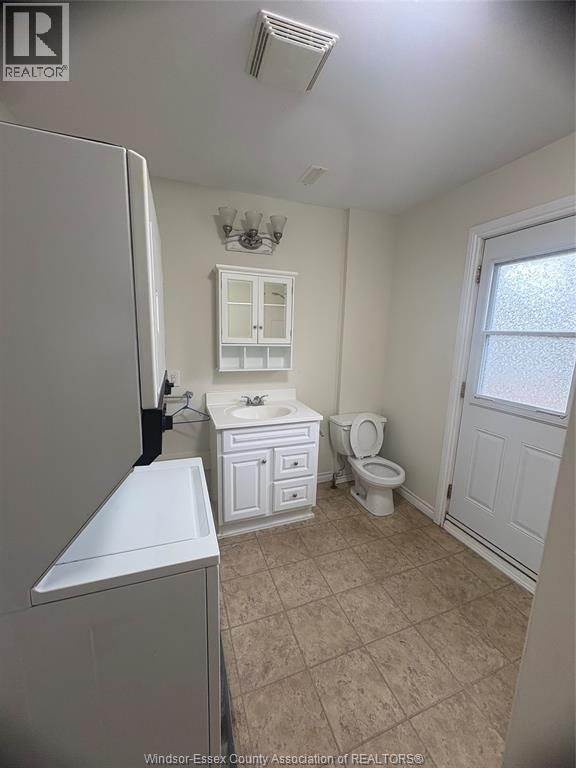 Photo - 853 Pillette Rd