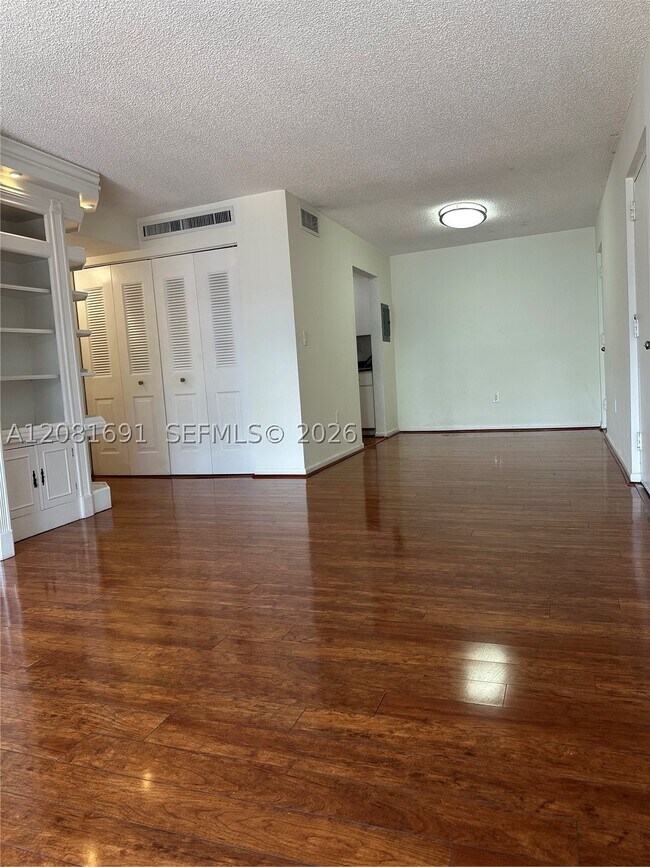 Photo - 10818 N Kendall Dr Unit R28