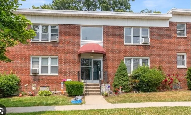 Building Photo - 11 Stokes Rd Unit 2B Rental