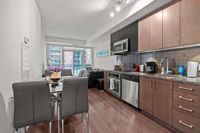 Photo - 109 Eglinton Ave E Unit SI ID1515760P