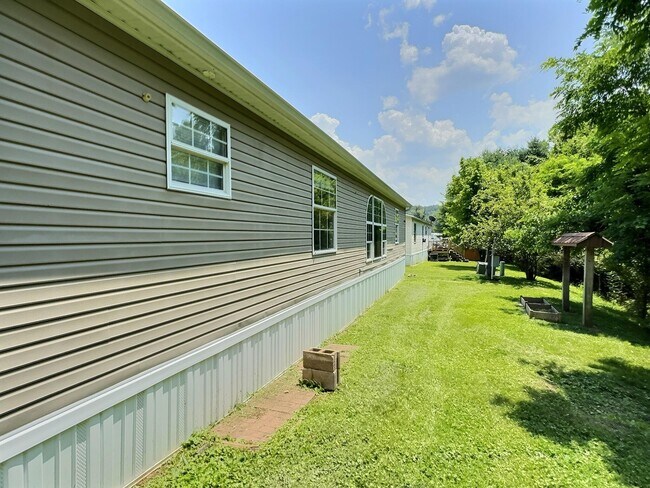 Photo - 953 Lucky Lane