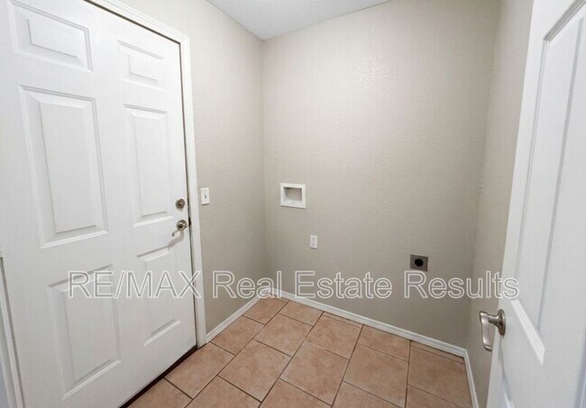 Photo - 5 Dolphin Ln