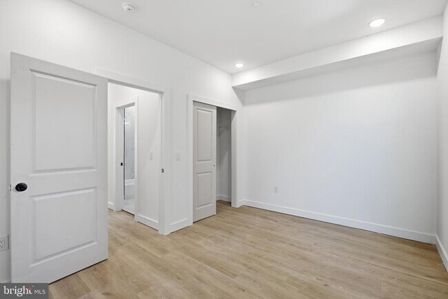 2554 N 12th St Unit 2