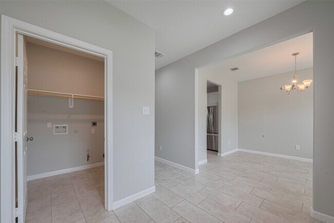 Photo - 7981 St Louis St