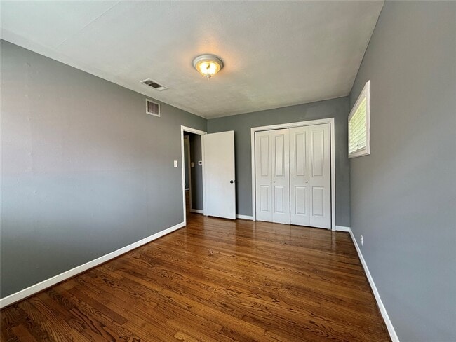 Photo - 118 Poinsettia St