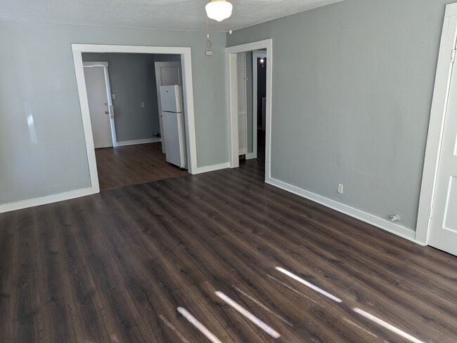 Photo - 4102 Oxford Street