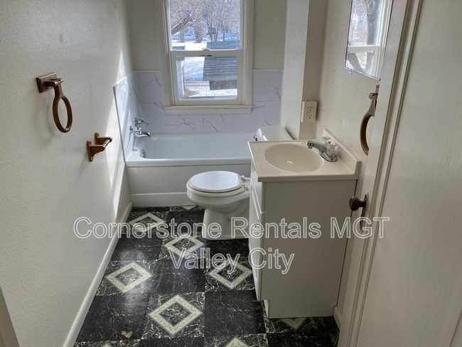 Photo - 424 6th Ave NE