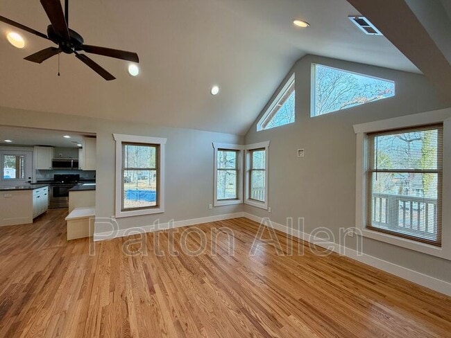 Photo - 295 School Rd E