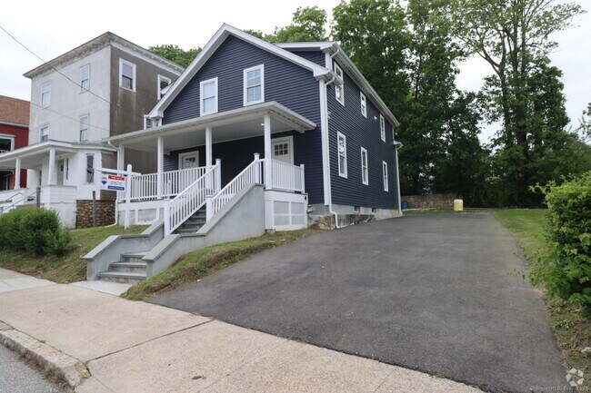 Building Photo - 23 Moore Ave Rental