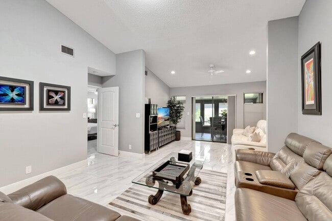 Photo - 10927 Dolphin Palm Ct