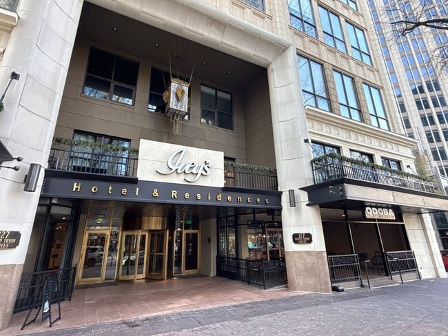 Building Photo - The Ivey's