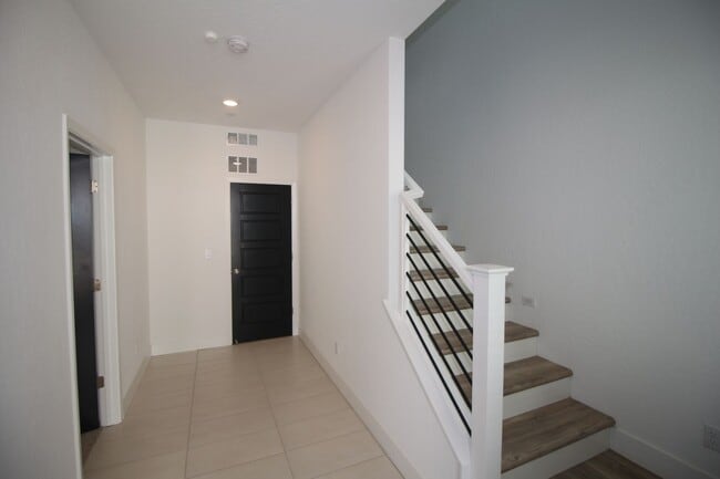 Photo - 2737 E Tamarind Dr