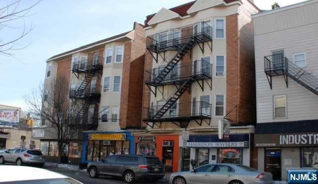 Building Photo - 239-243-243 Harrison Ave Unit 5-5 Rental