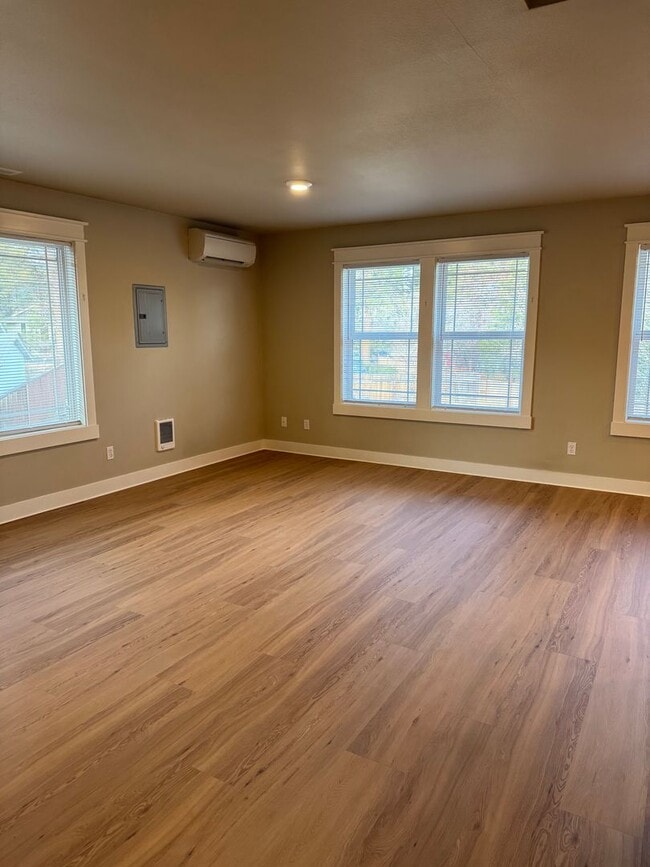 Photo - Cute and Modern Studio in Downtown Bend